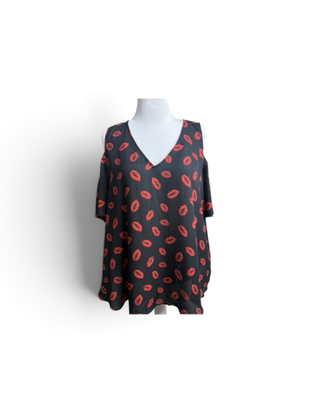 Torrid Plus Size Black & Red Lips Georgette Cold Shoulder Blouse Size 2-2X/18-20
